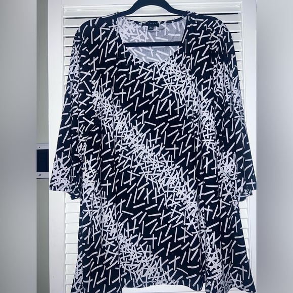 Tops - Stylish Black and White Women's Top